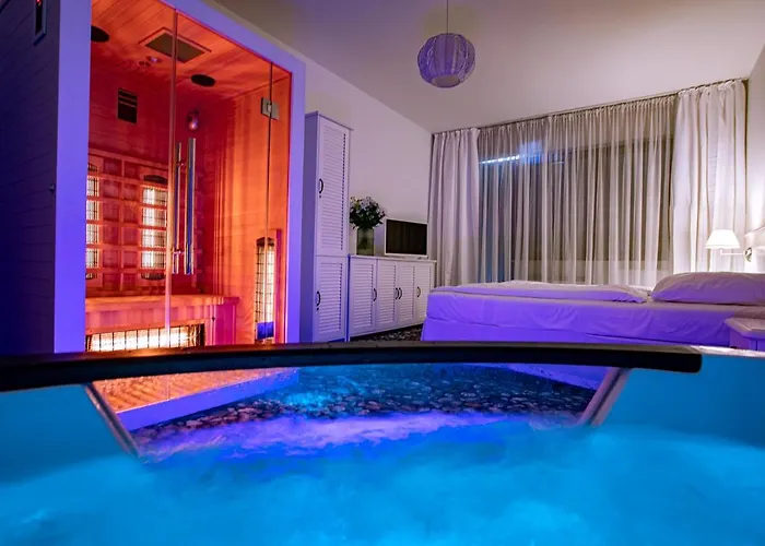 Beach Family Premium Spa Suite Private Jacuzzi, Sauna & Sea View